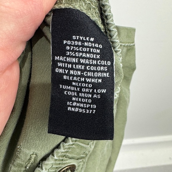 Sanctuary Olive Women's Cargo Joggers. Size Small - Picture 8 of 8